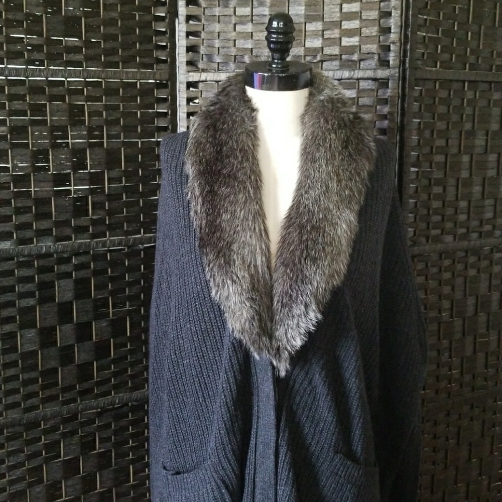 BR Cape with Removeable Faux Fur Collar